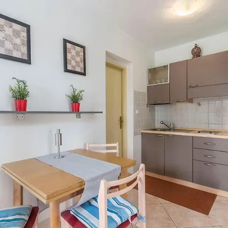 Guest house Franjo Tiha Luna 3*